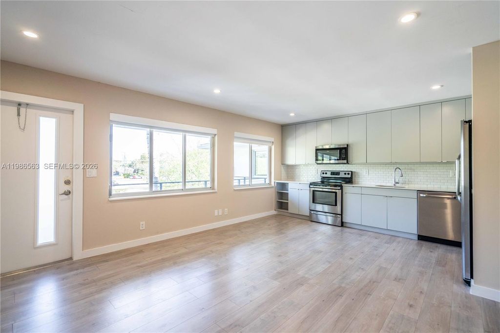 Photo of 2400 NE 26th St #7, Fort Lauderdale, FL 33305 (MLS # A11986563)