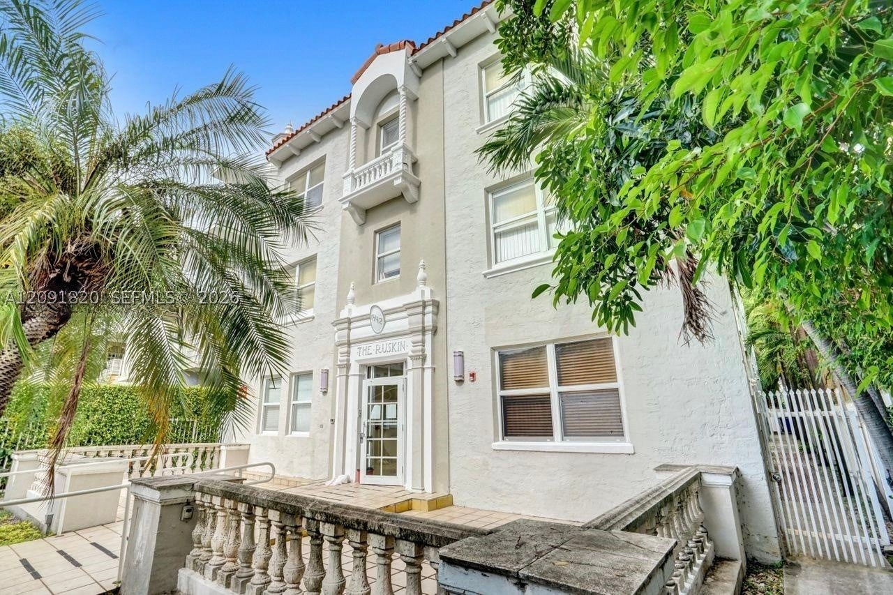 1542 Drexel Ave 104