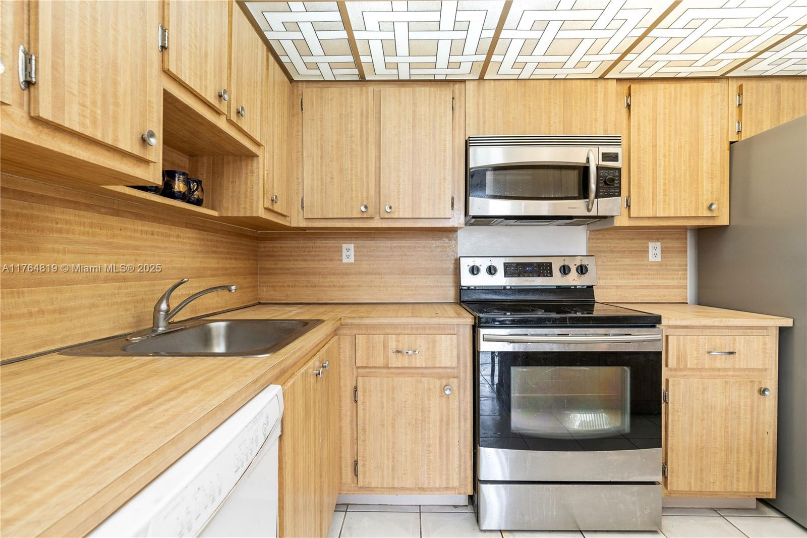 VILLA DORADA CONDO NO 2 - Residential