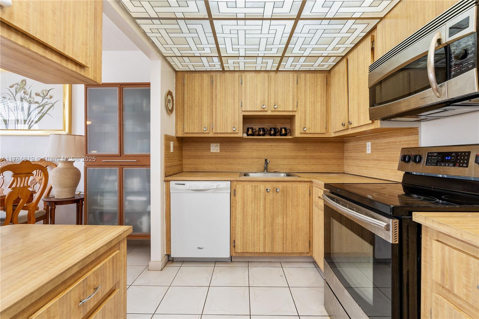 VILLA DORADA CONDO NO 2 - Residential