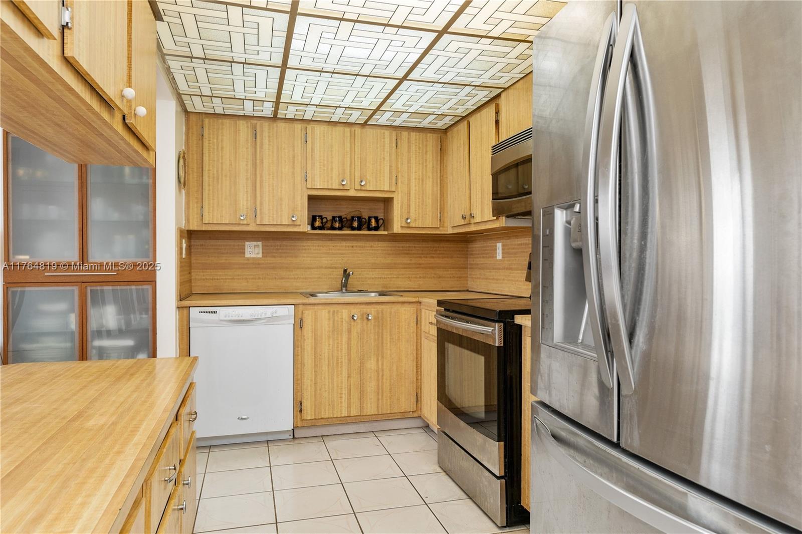 VILLA DORADA CONDO NO 2 - Residential