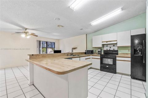 Single Family Residence in Port St. Lucie FL 602 Mccomb Ave Ave 7.jpg