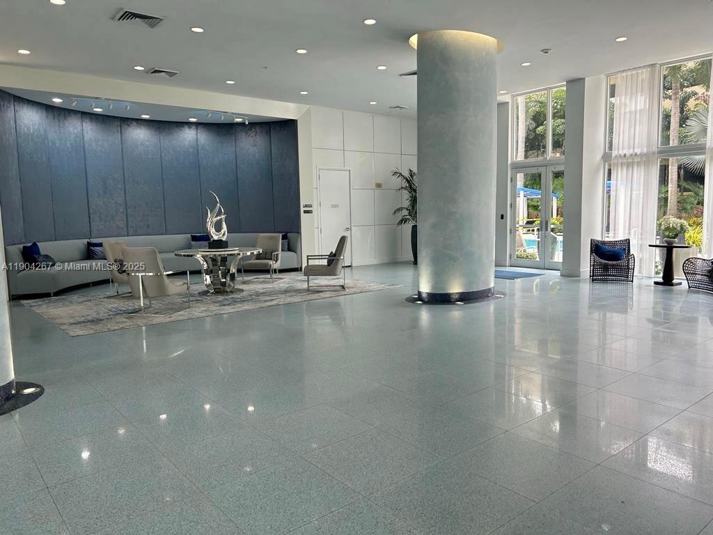 VENTURE AT AVENTURA EAST - Residential Lease