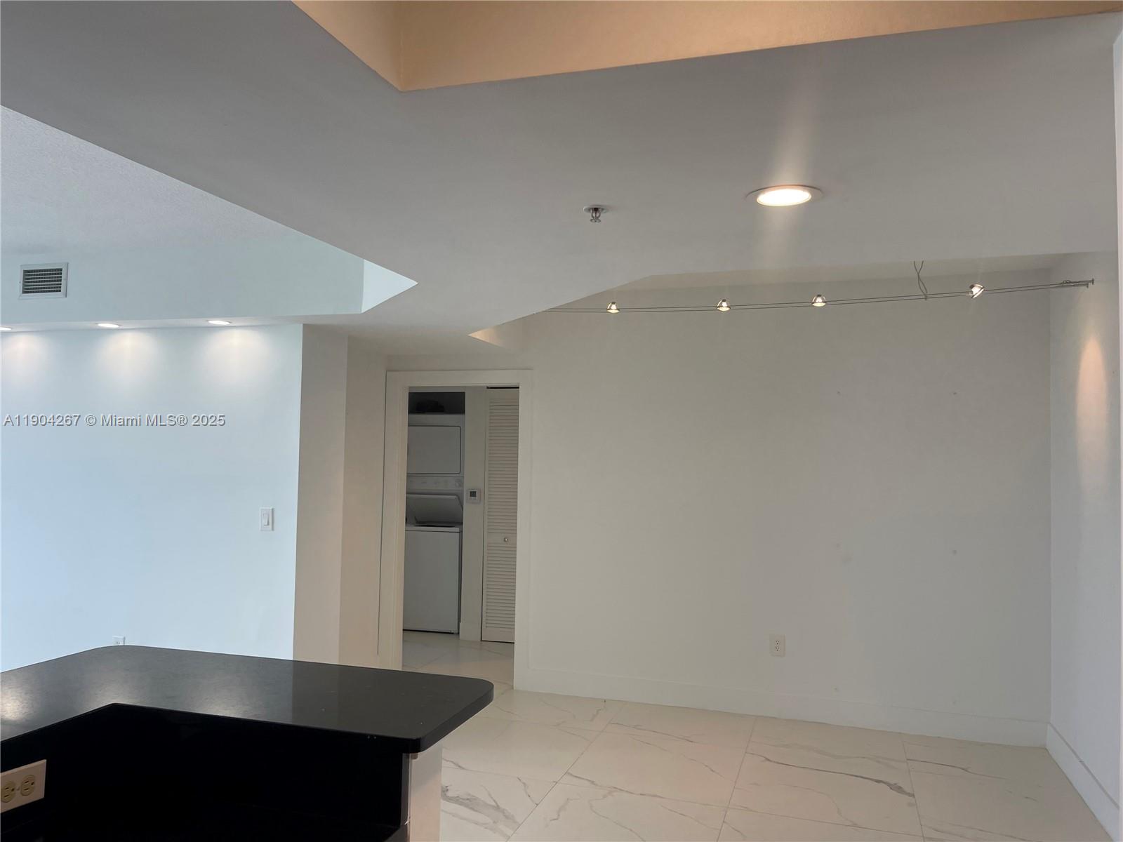 VENTURE AT AVENTURA EAST - Residential Lease