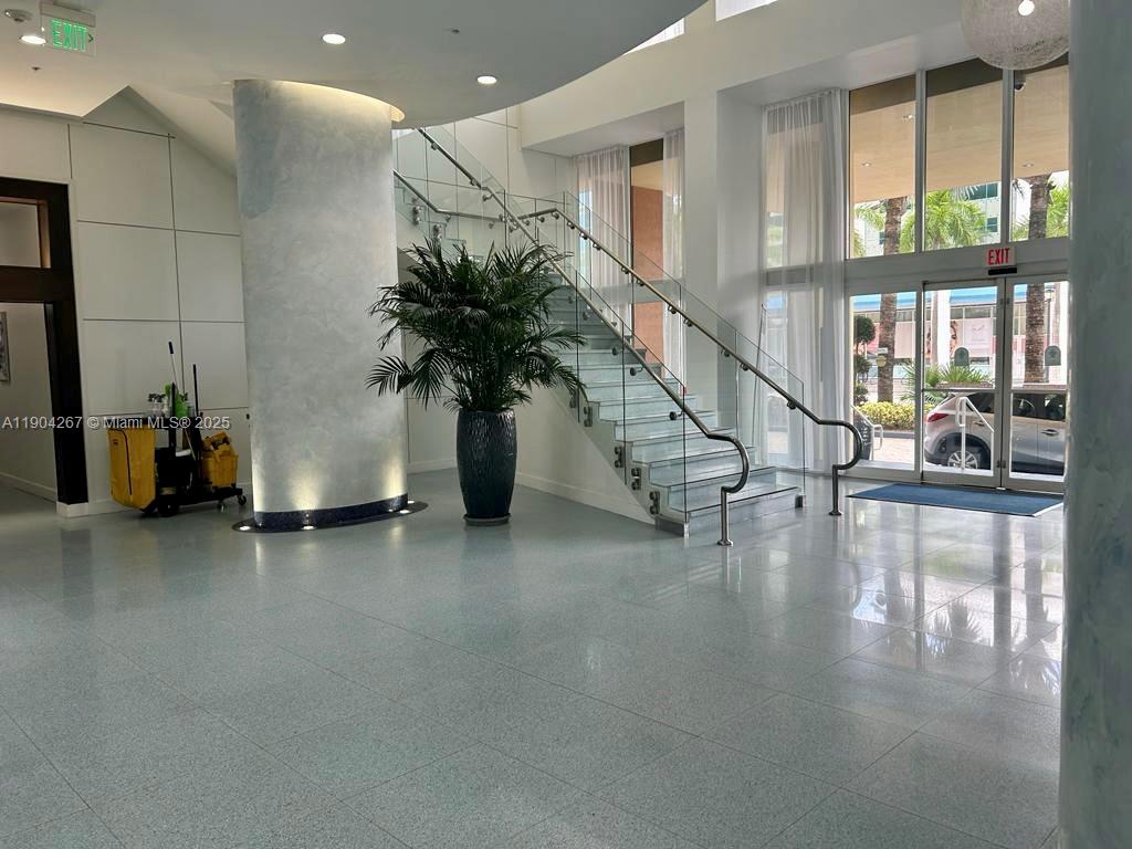 VENTURE AT AVENTURA EAST - Residential Lease