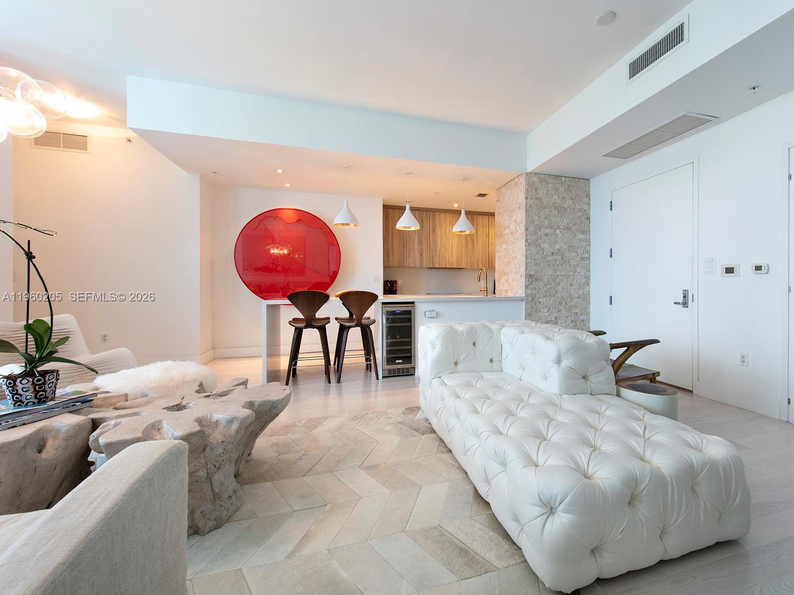 CONTINUUM ON SOUTH BEACH - Residential