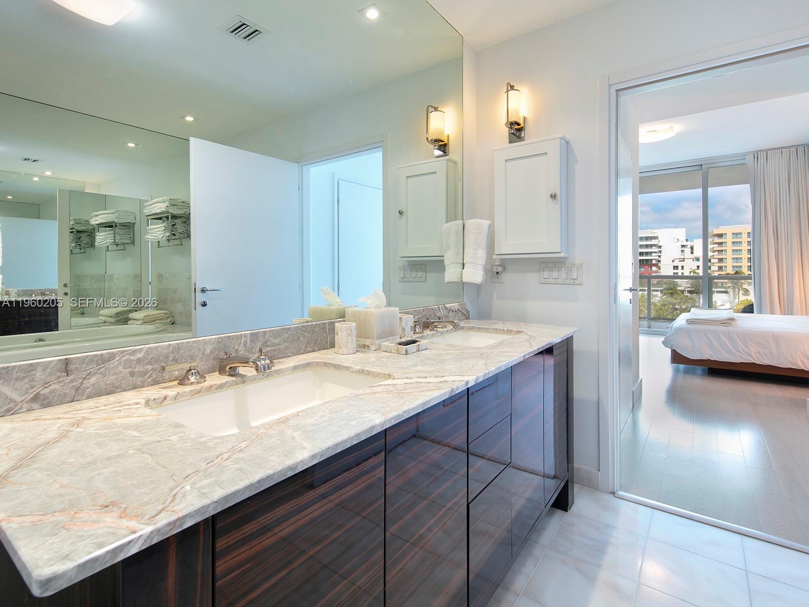 CONTINUUM ON SOUTH BEACH - Residential