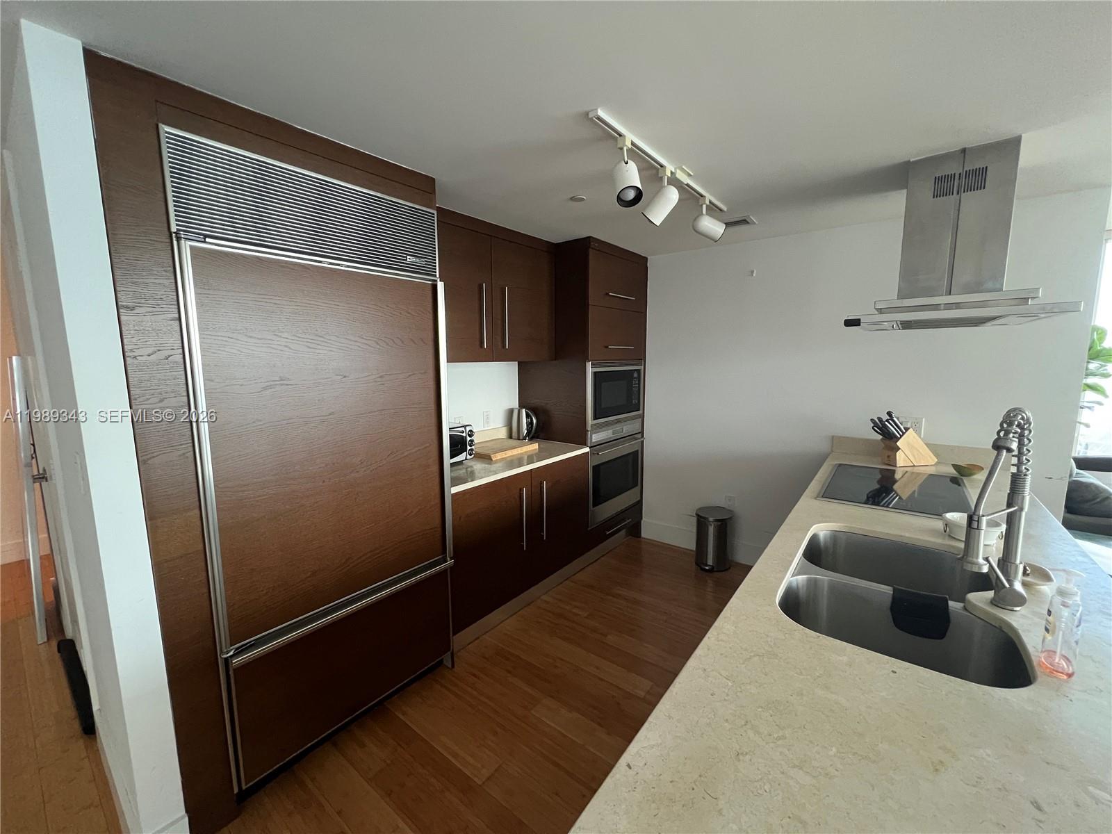 ICON BRICKELL NO TWO - Residential