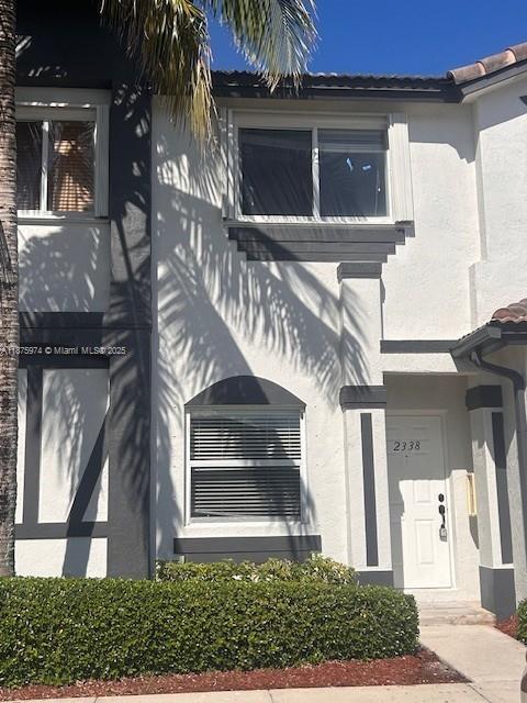 FRESHLY PAINTED AND NEW FLOORING IN 3 BEDROOM, 2 BATH TWO STORY TOWNHOME IN GATED COMMUNITY OF TOWNGATE AT KEYS GATE! OWNER JUST INSTALLED VINYL ON FIRST FLOOR AND NEW CARPET UPSTAIRS, AND PAINTED THE ENTIRE TOWNHOME. COMMUNITY FEATURES INCLUDE: COMMUNITY POOL, PLAYGROUND, PICNIC AREA, 24 HOUR ROVING SECURITY, TENNIS, RACQUETBALL AND PICKLEBALL COURTS, AT&T CABLE & INTERNET AND ALARM MONITORING. OWNER REQUIRES: FIRST MONTH AND 2 SECURITY DEPOSITS, RENTAL APPLICATIONS, 2 MONTHS OF PAYSTUBS AND FULL CREDIT REPORTS FOR EVERYONE OVER 18. ASSOCIATION APPROVAL REQUIRED.