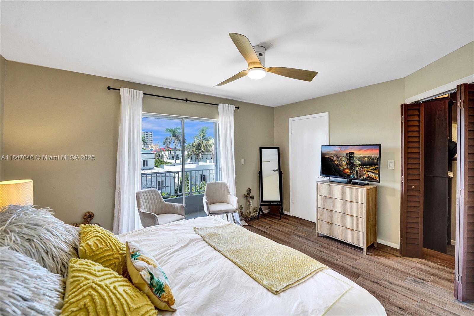 HOLLYWOOD BEACH - Residential