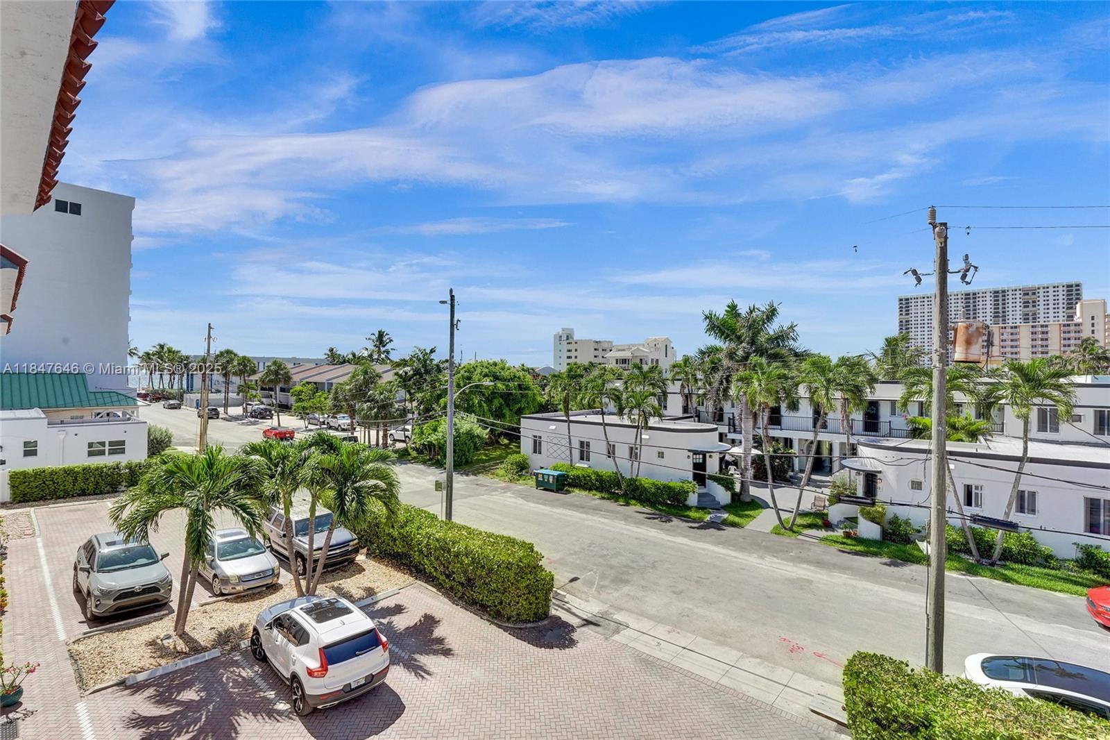 HOLLYWOOD BEACH - Residential