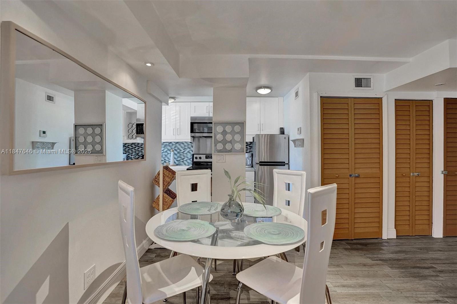 HOLLYWOOD BEACH - Residential