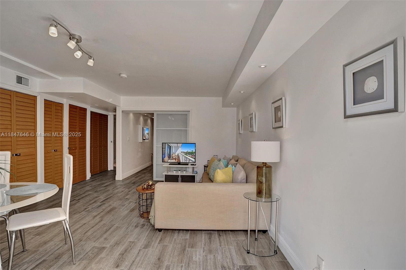 HOLLYWOOD BEACH - Residential