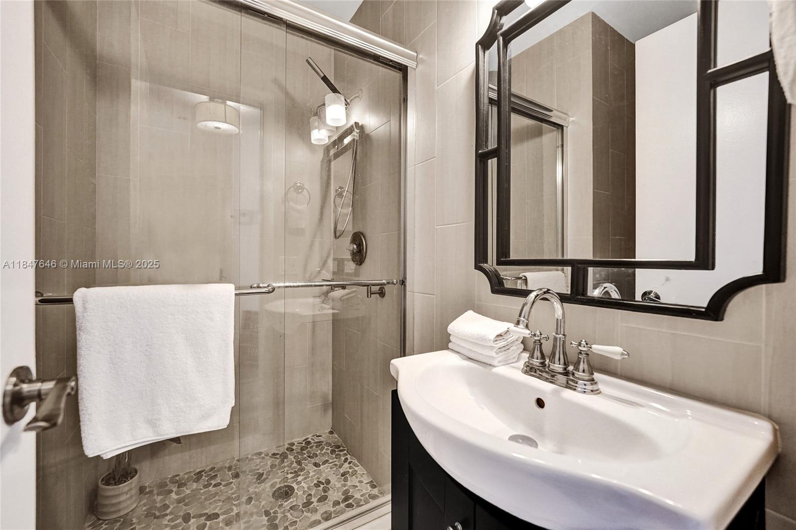 HOLLYWOOD BEACH - Residential