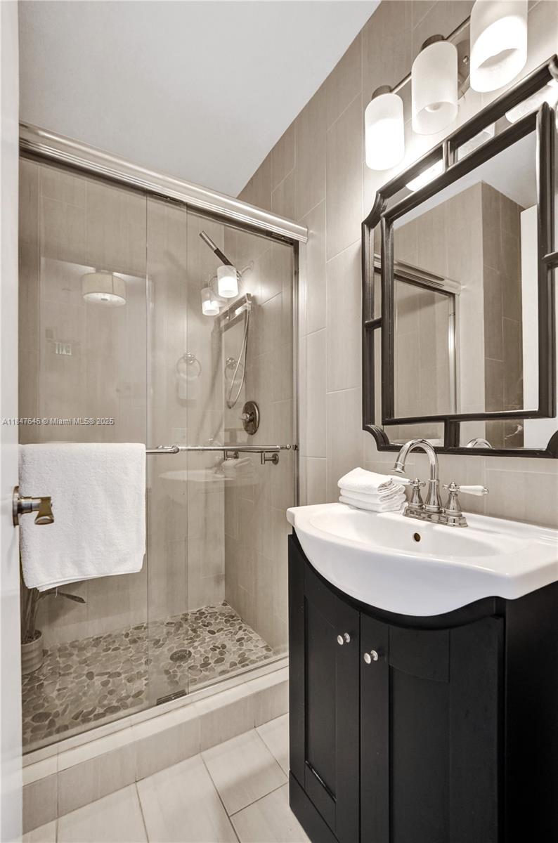 HOLLYWOOD BEACH - Residential