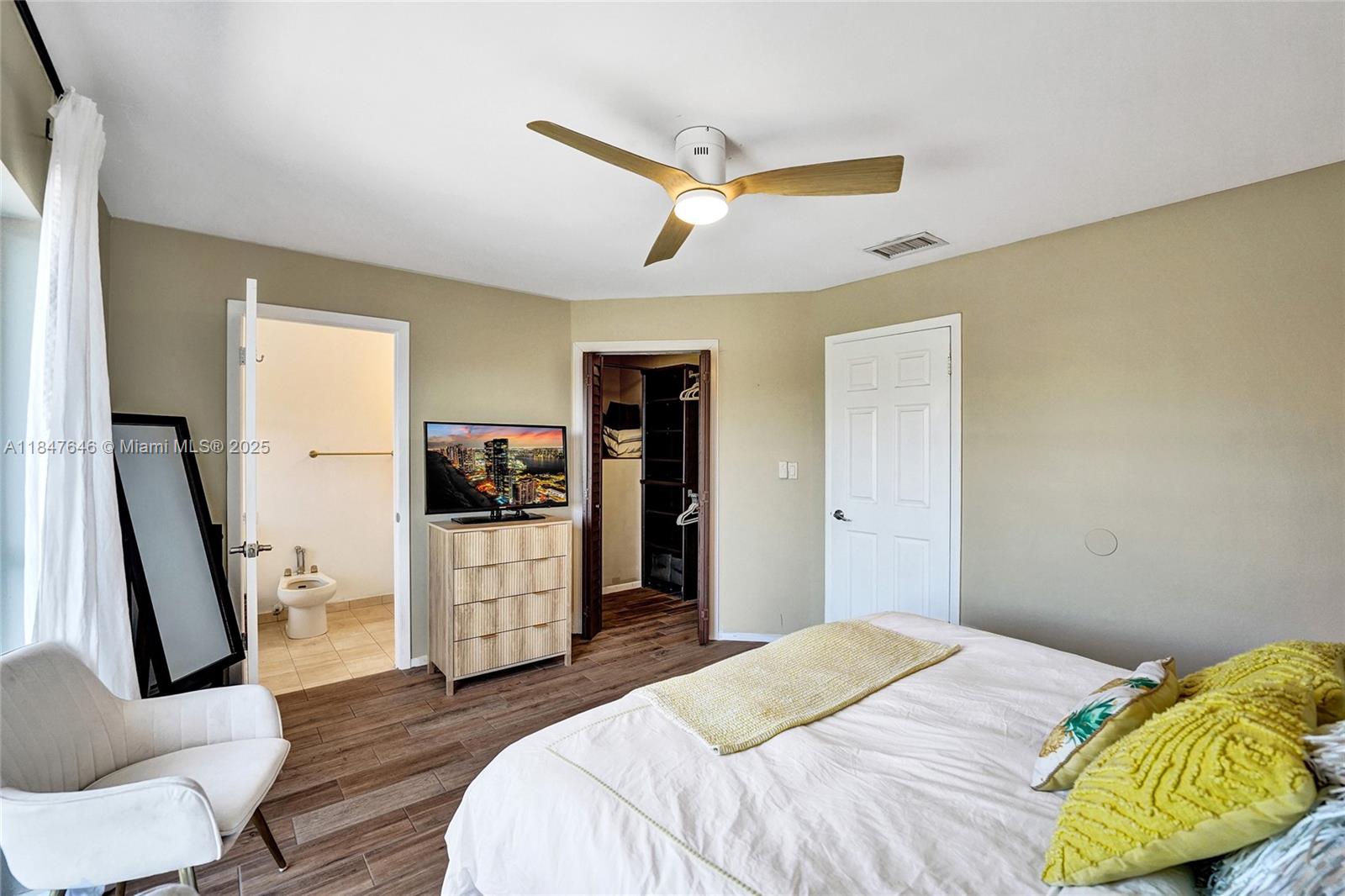 HOLLYWOOD BEACH - Residential