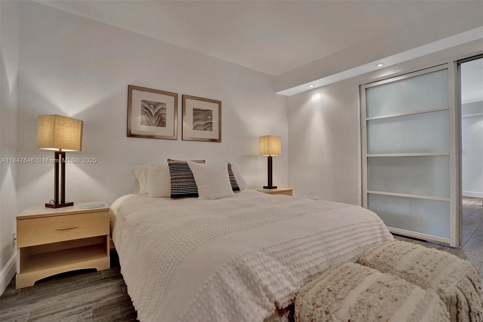 HOLLYWOOD BEACH - Residential