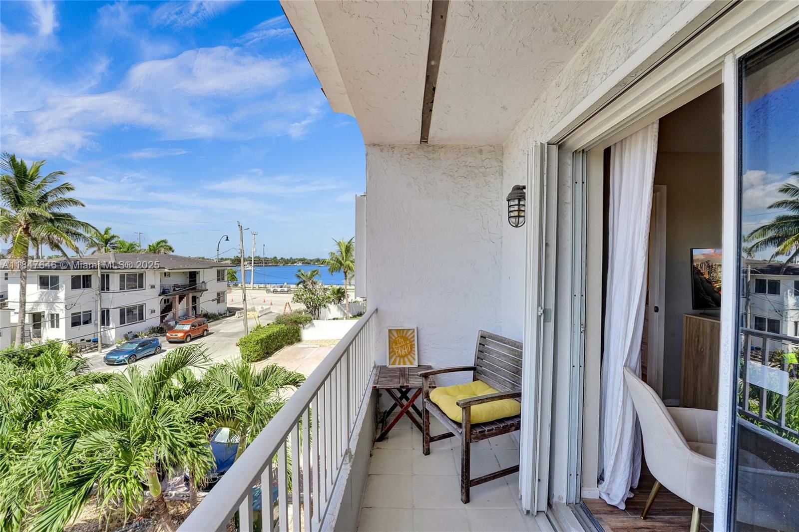 HOLLYWOOD BEACH - Residential