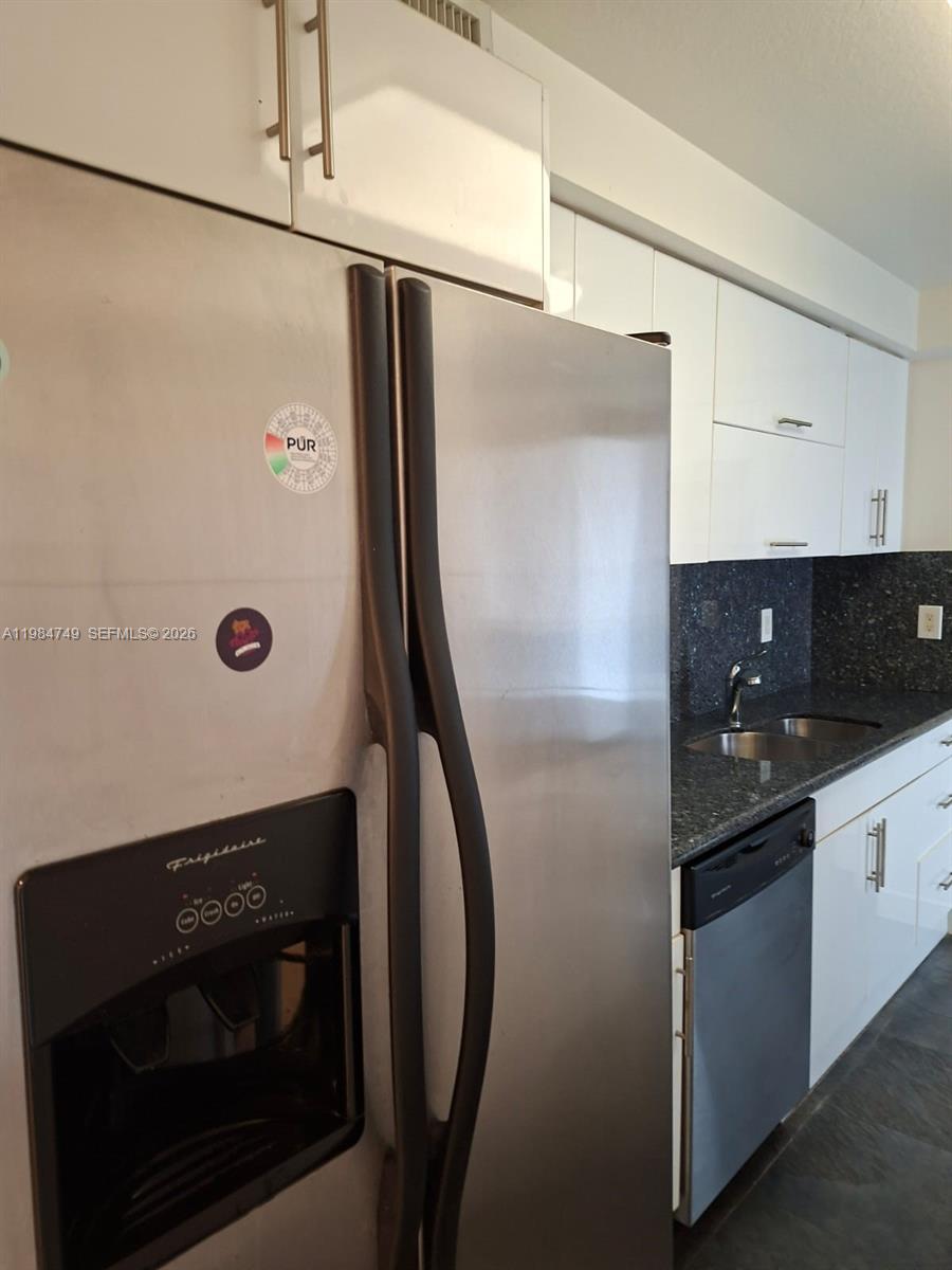 301 Golden Isles Dr 110