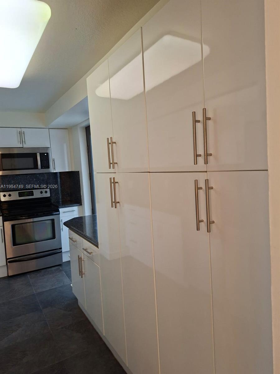 301 Golden Isles Dr 110