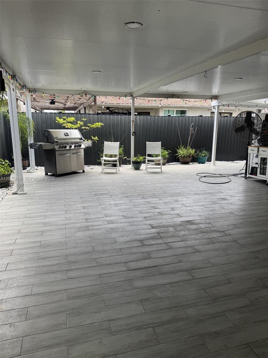 PEMBROKE LAKES SOUTH - Residential
