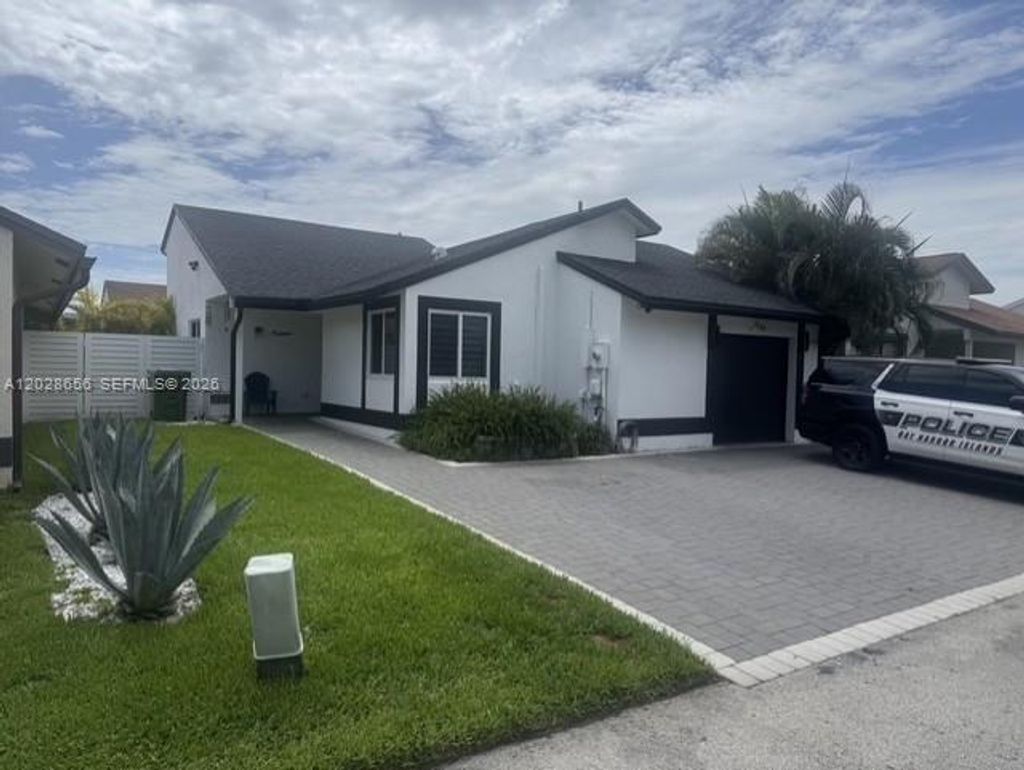 Photo of 1131 SW 110th Ave, Pembroke Pines, FL 33025 (MLS # A12028656)