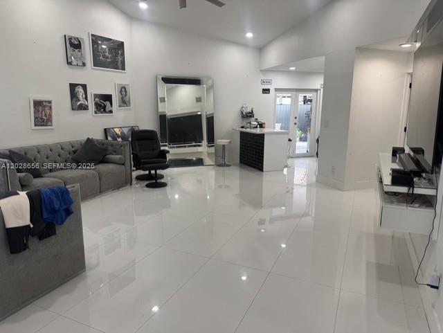 PEMBROKE LAKES SOUTH - Residential