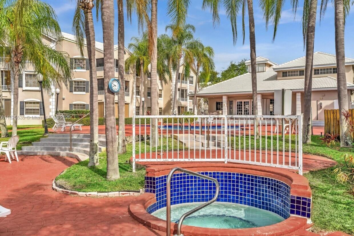 Located in Lakeview Club, this spacious 3rd floor condo comes with ONE CAR GARAGE and boasts lake views from the screened balcony. Enjoy resort-style amenities including swimming pools, fitness center, clubhouse, and jogging paths. Just minutes from Fort Lauderdale Beach, shopping, and dining. A perfect blend of location, lifestyle, and investment potential!