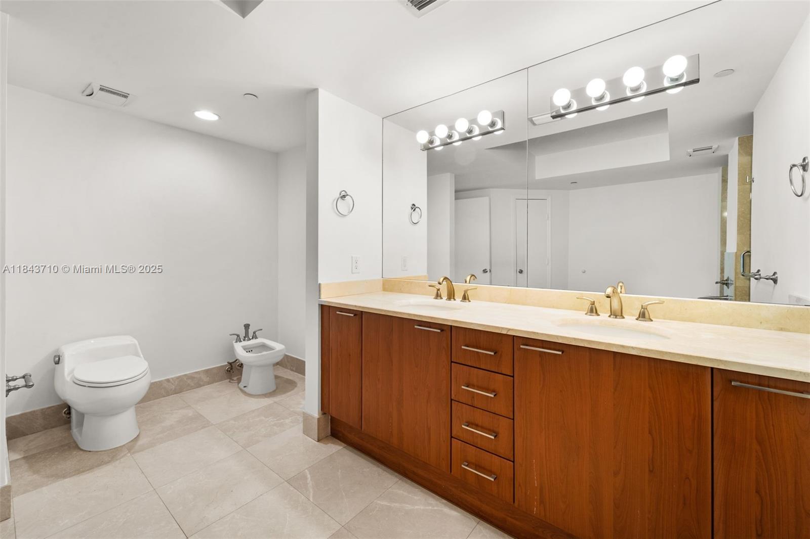 THE PENINSULA II CONDO - Residential