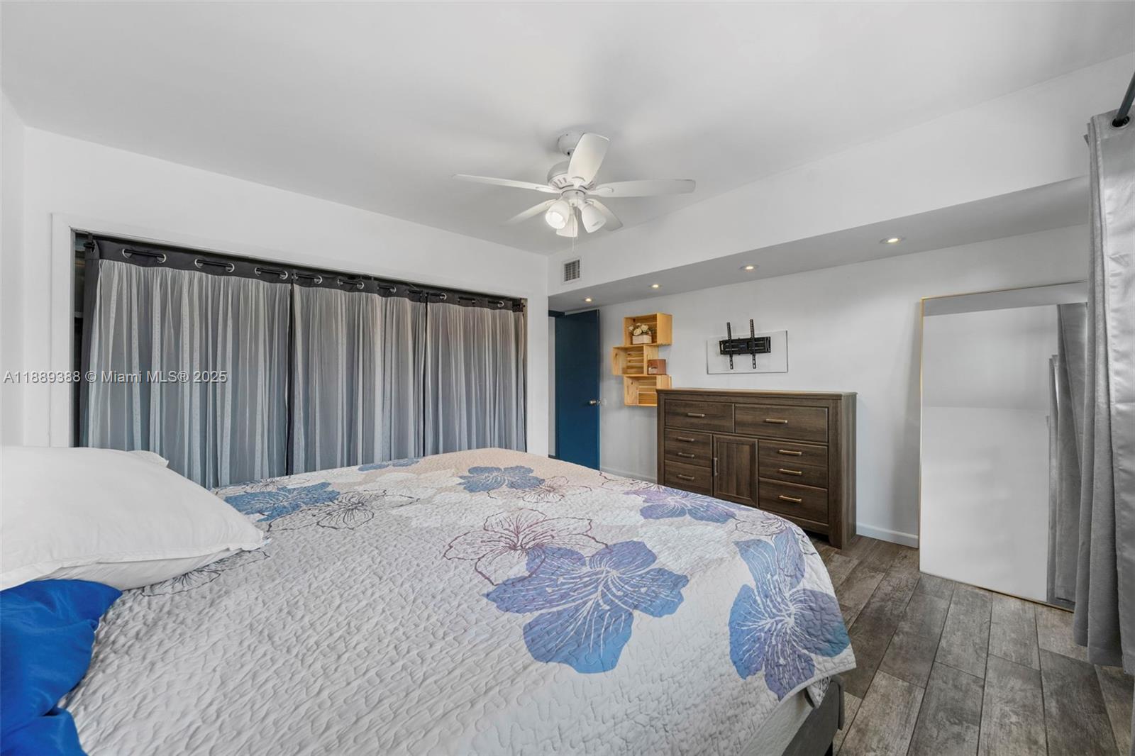 PINETREE MANOR CONDO - Residential