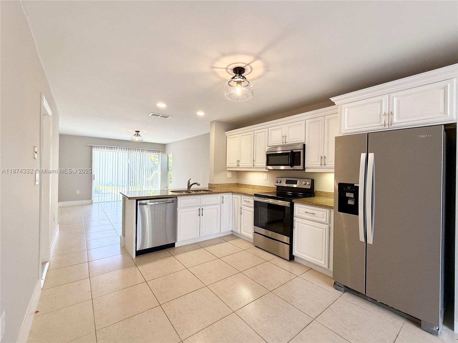 WESTLAKE VILLAGE PLAT - Residential Lease