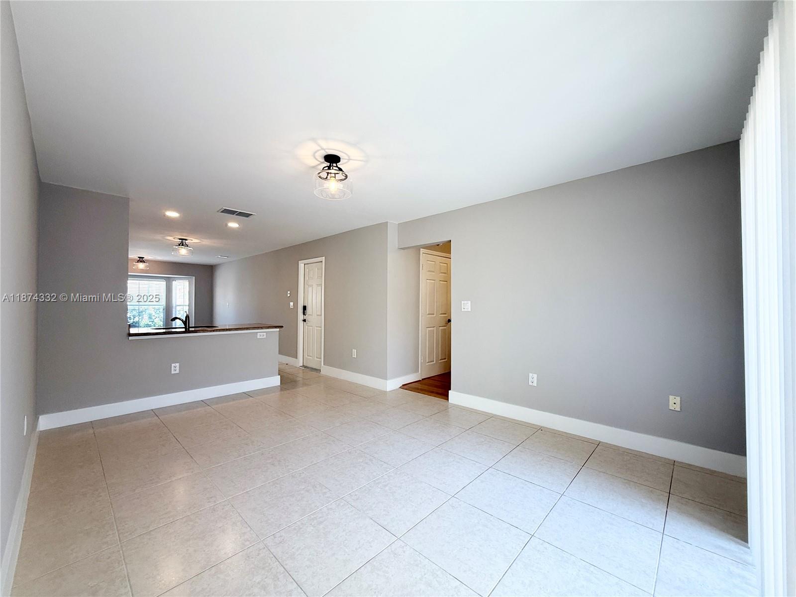 WESTLAKE VILLAGE PLAT - Residential Lease