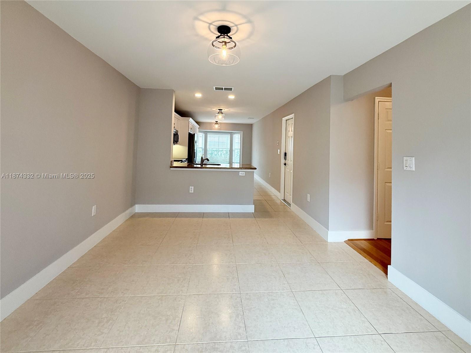 WESTLAKE VILLAGE PLAT - Residential Lease