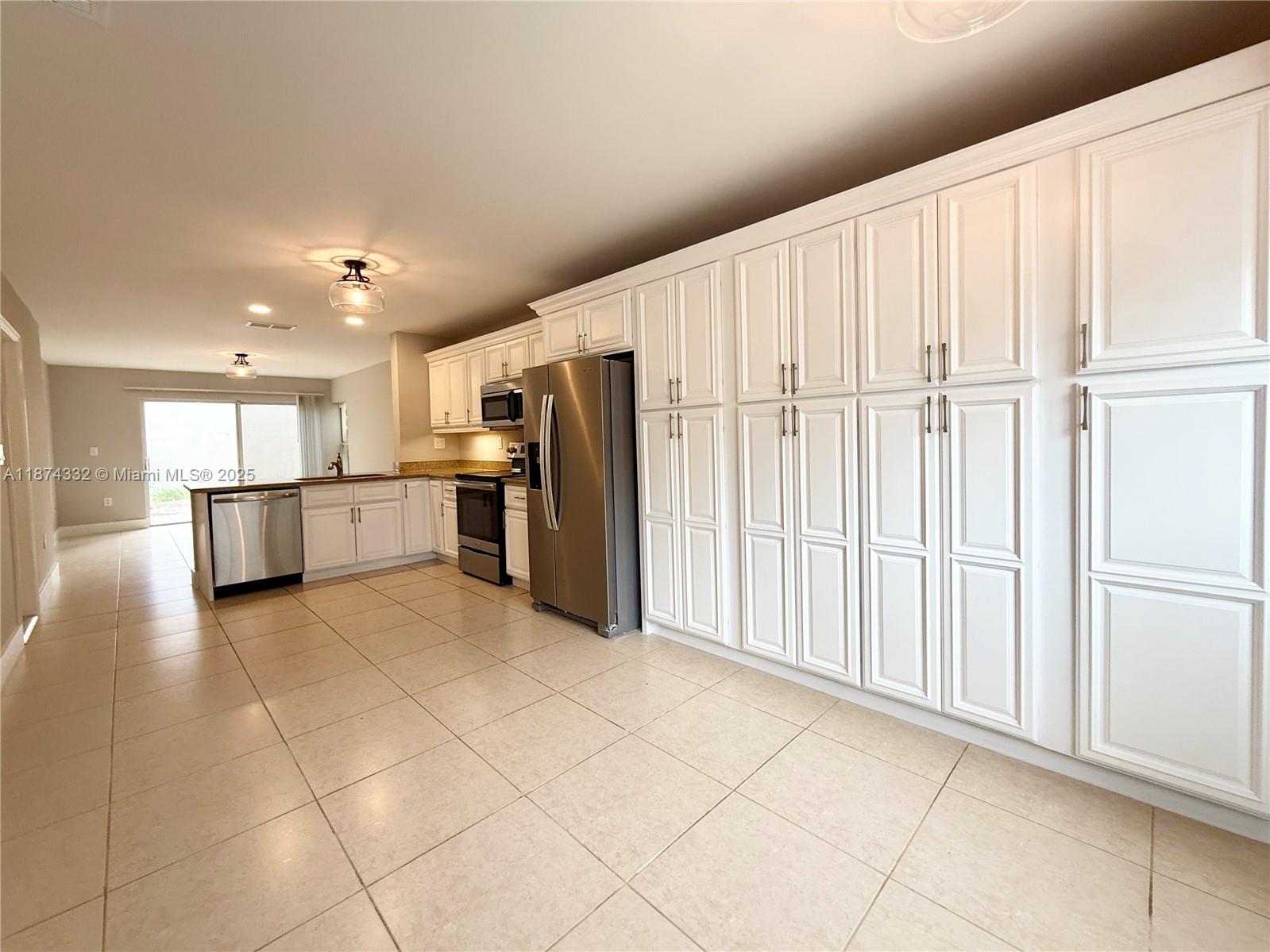 WESTLAKE VILLAGE PLAT - Residential Lease