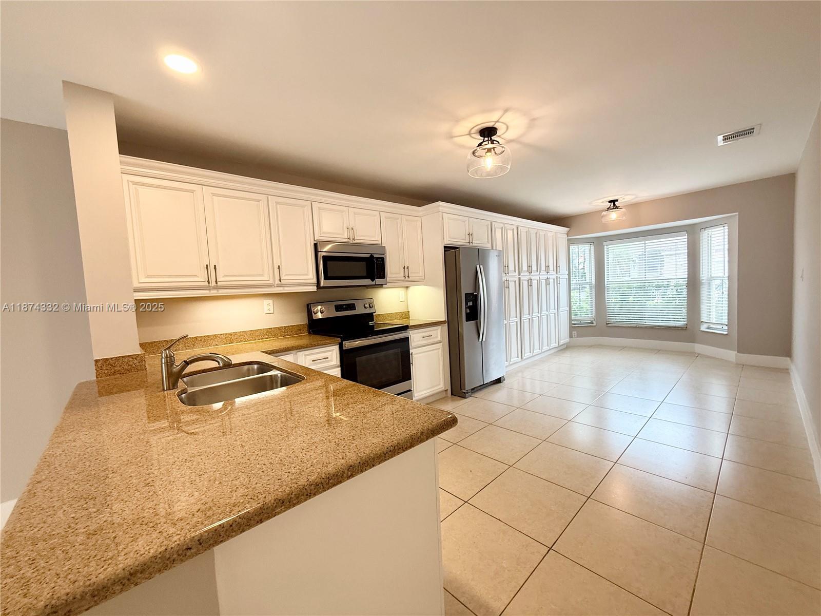 WESTLAKE VILLAGE PLAT - Residential Lease