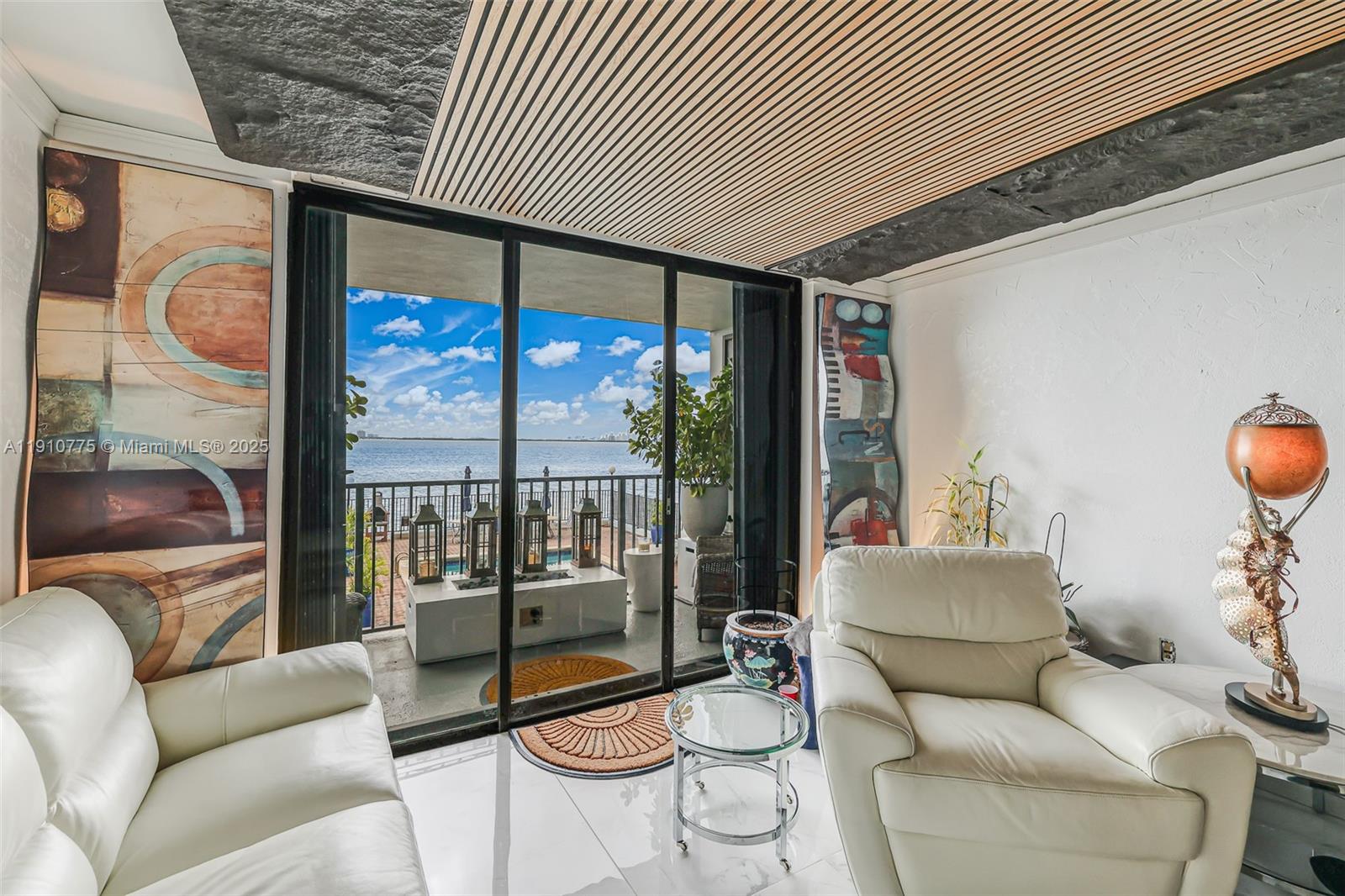 CASA DEL REY CONDO - Residential