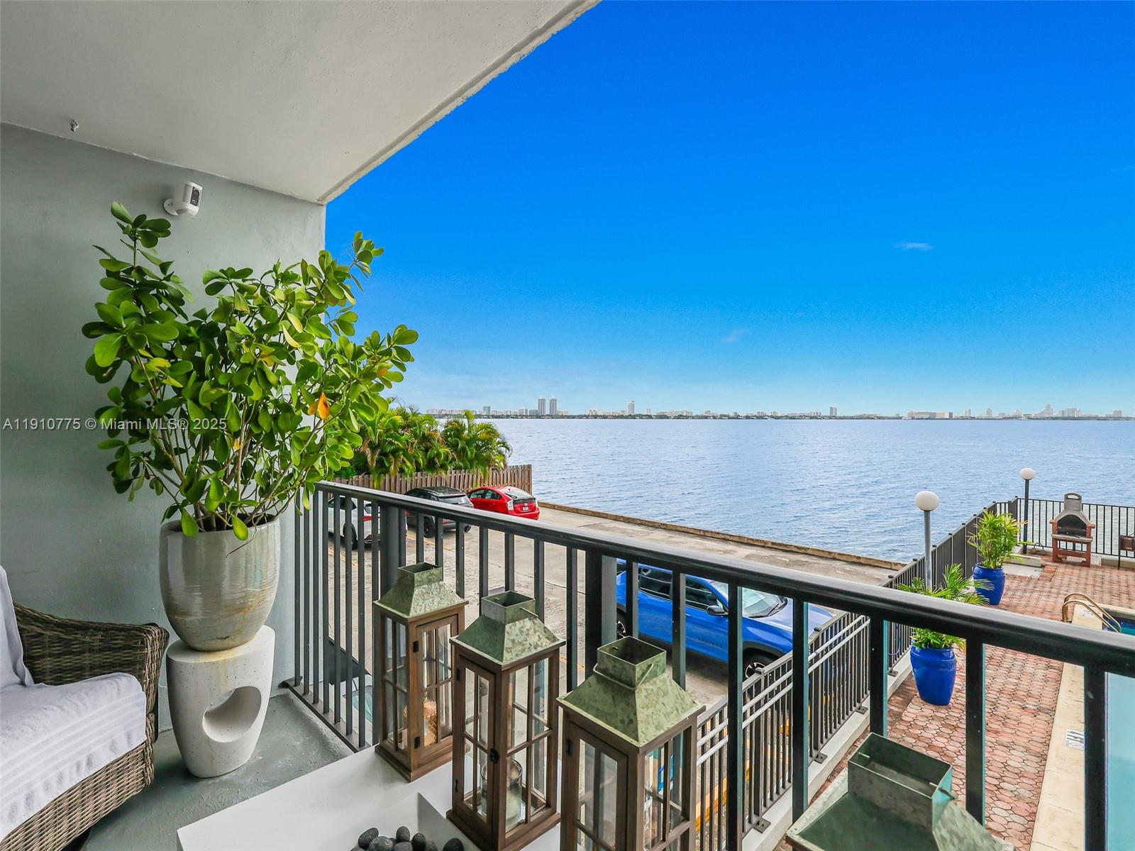 CASA DEL REY CONDO - Residential