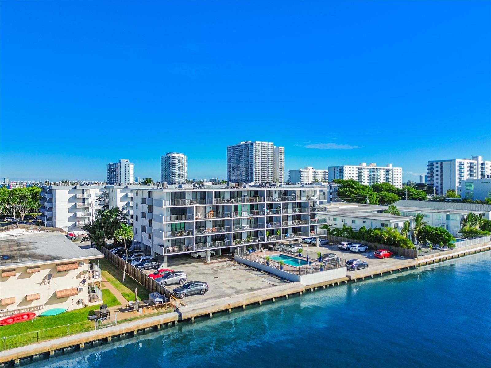 CASA DEL REY CONDO - Residential