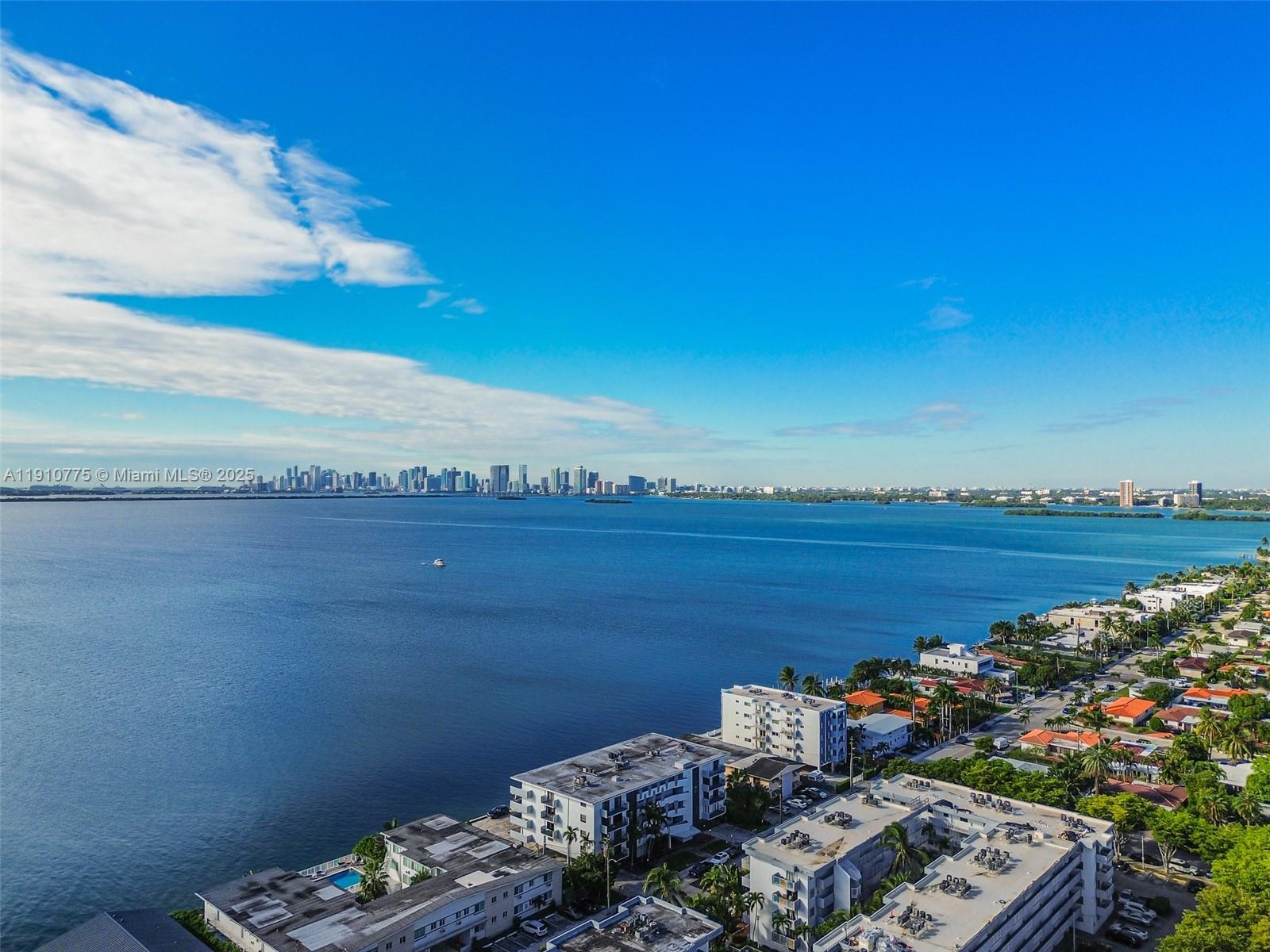 CASA DEL REY CONDO - Residential