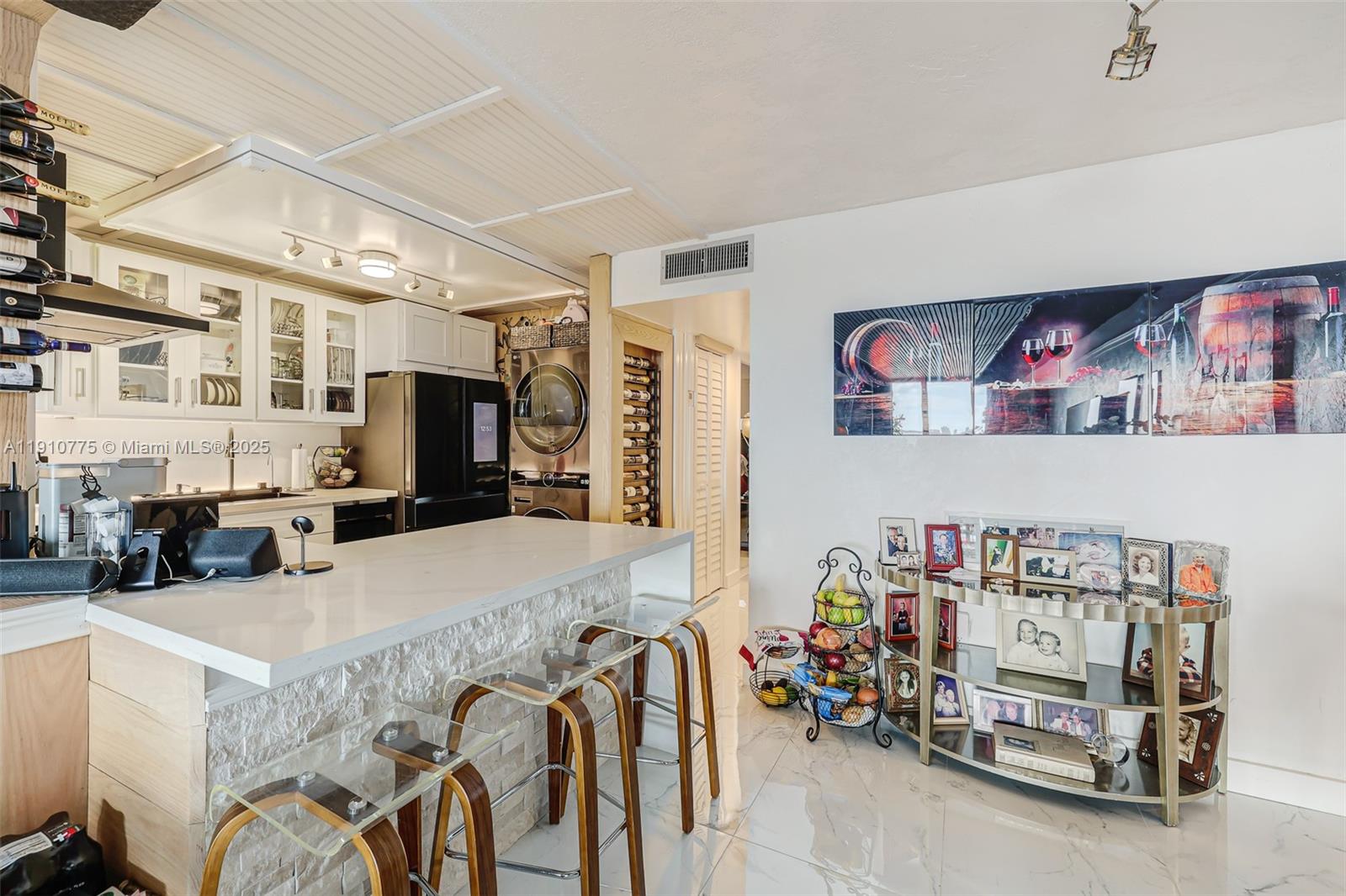 CASA DEL REY CONDO - Residential