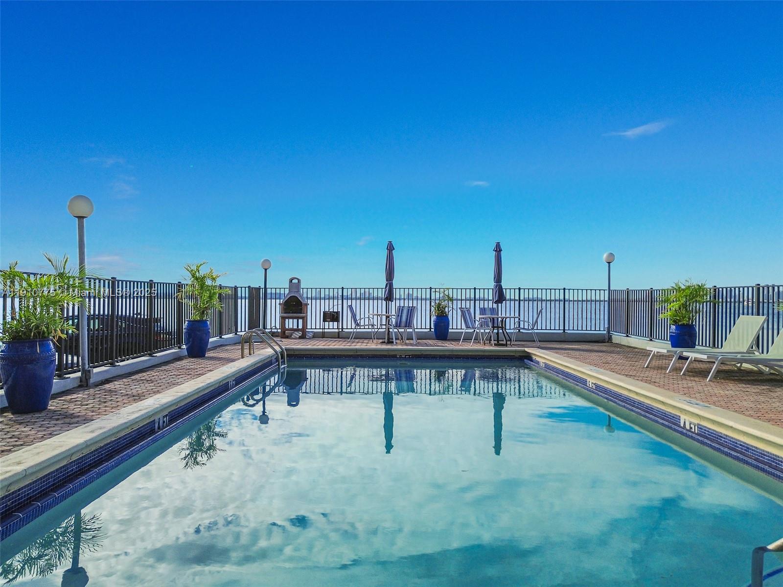 CASA DEL REY CONDO - Residential