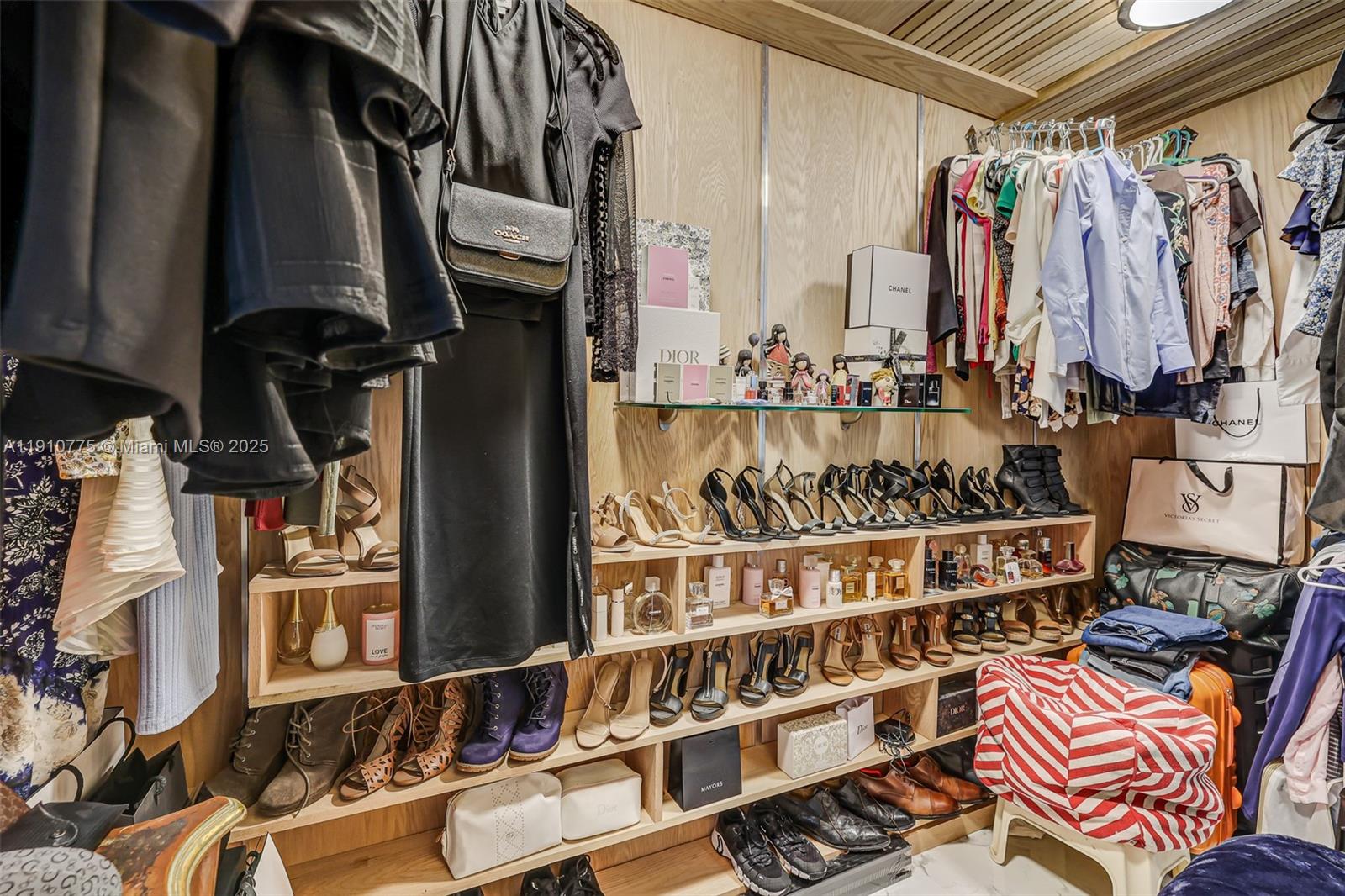 CASA DEL REY CONDO - Residential