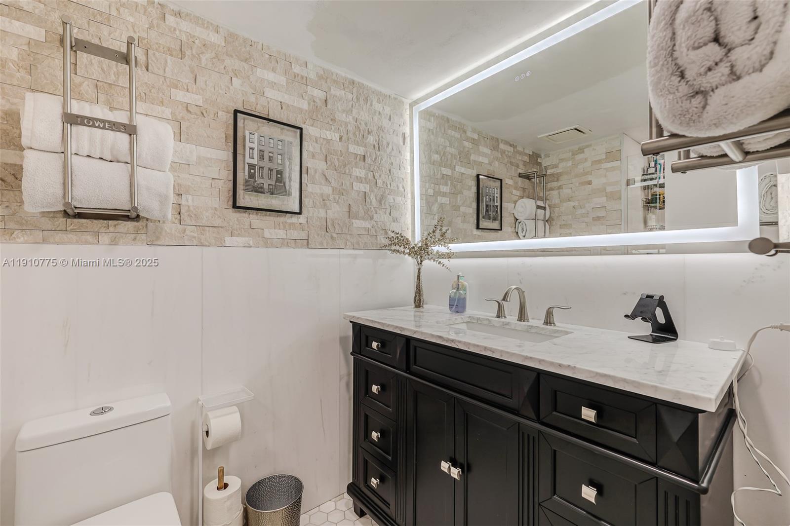 CASA DEL REY CONDO - Residential