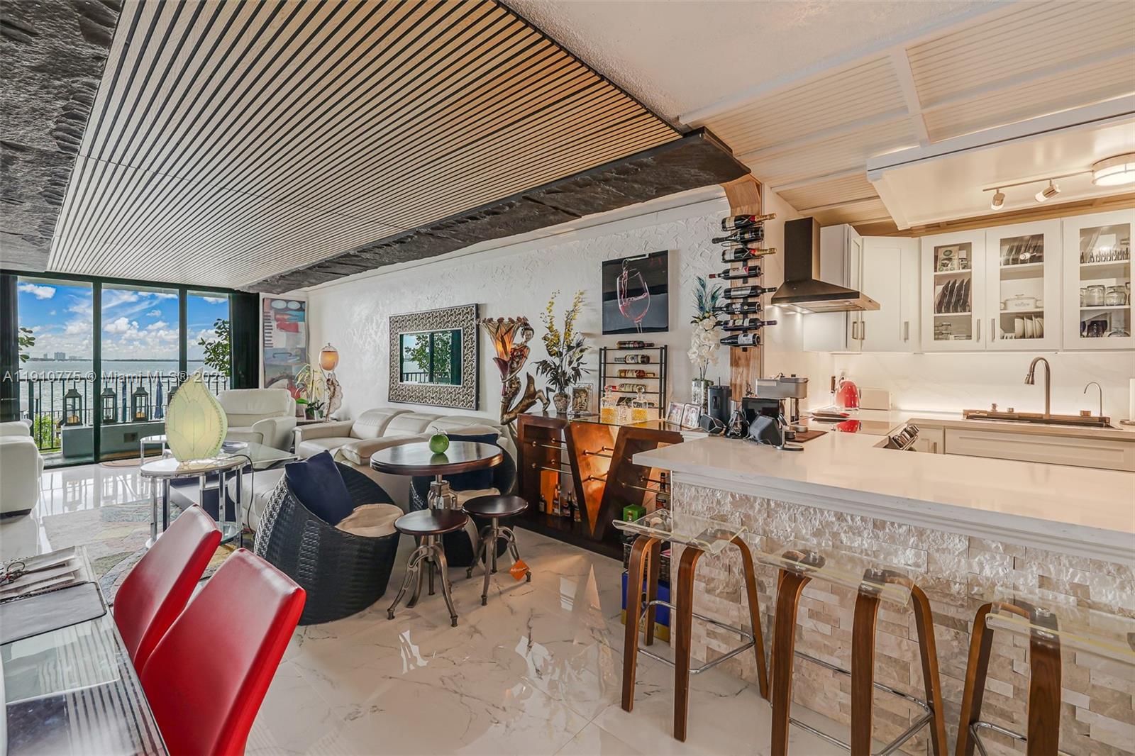 CASA DEL REY CONDO - Residential