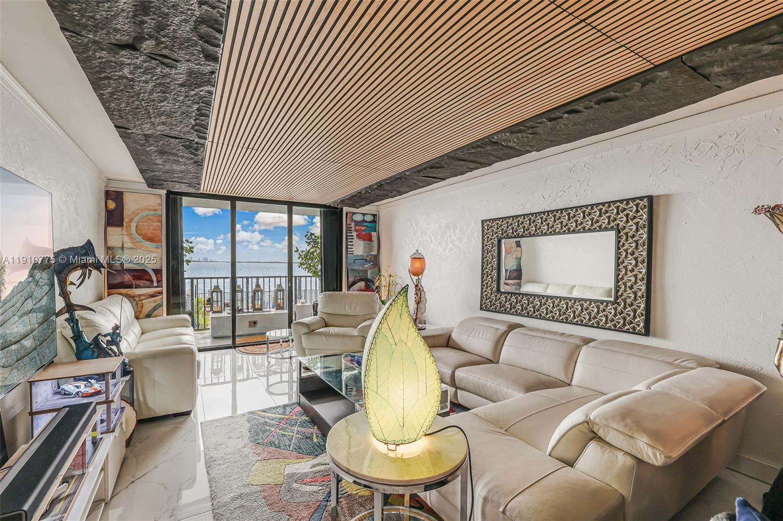 CASA DEL REY CONDO - Residential