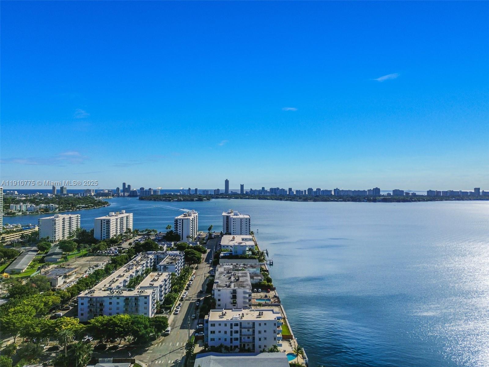 CASA DEL REY CONDO - Residential