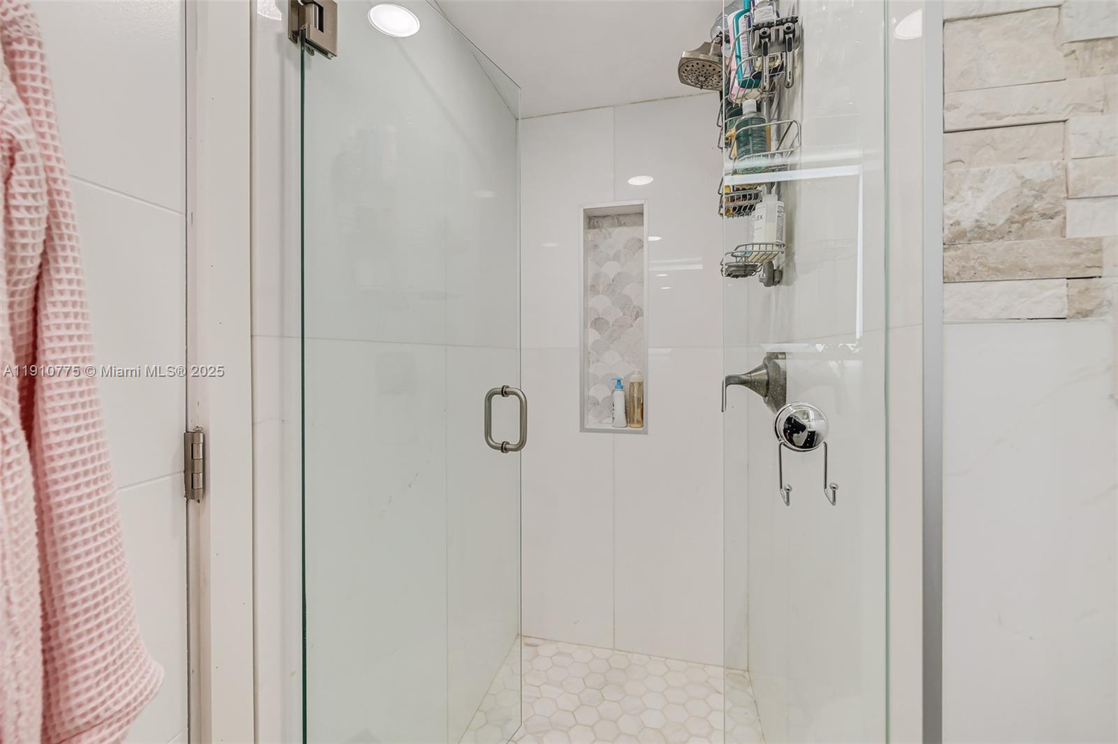 CASA DEL REY CONDO - Residential