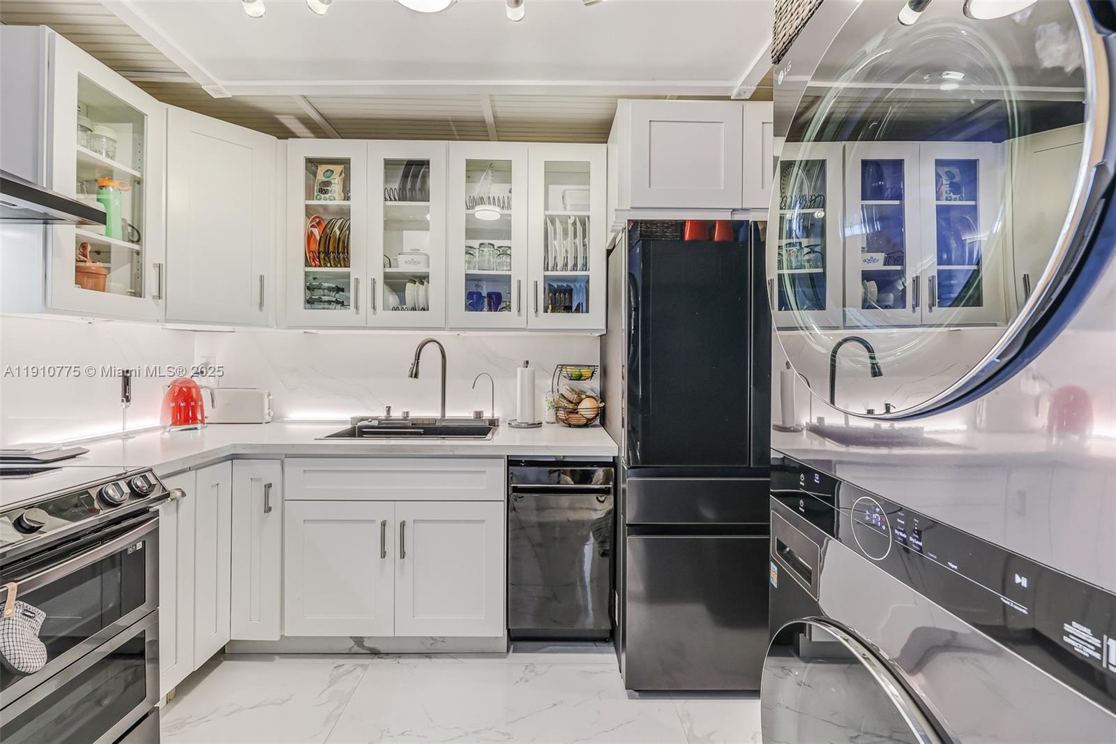 CASA DEL REY CONDO - Residential