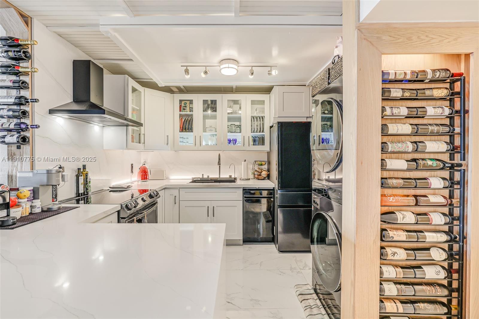 CASA DEL REY CONDO - Residential