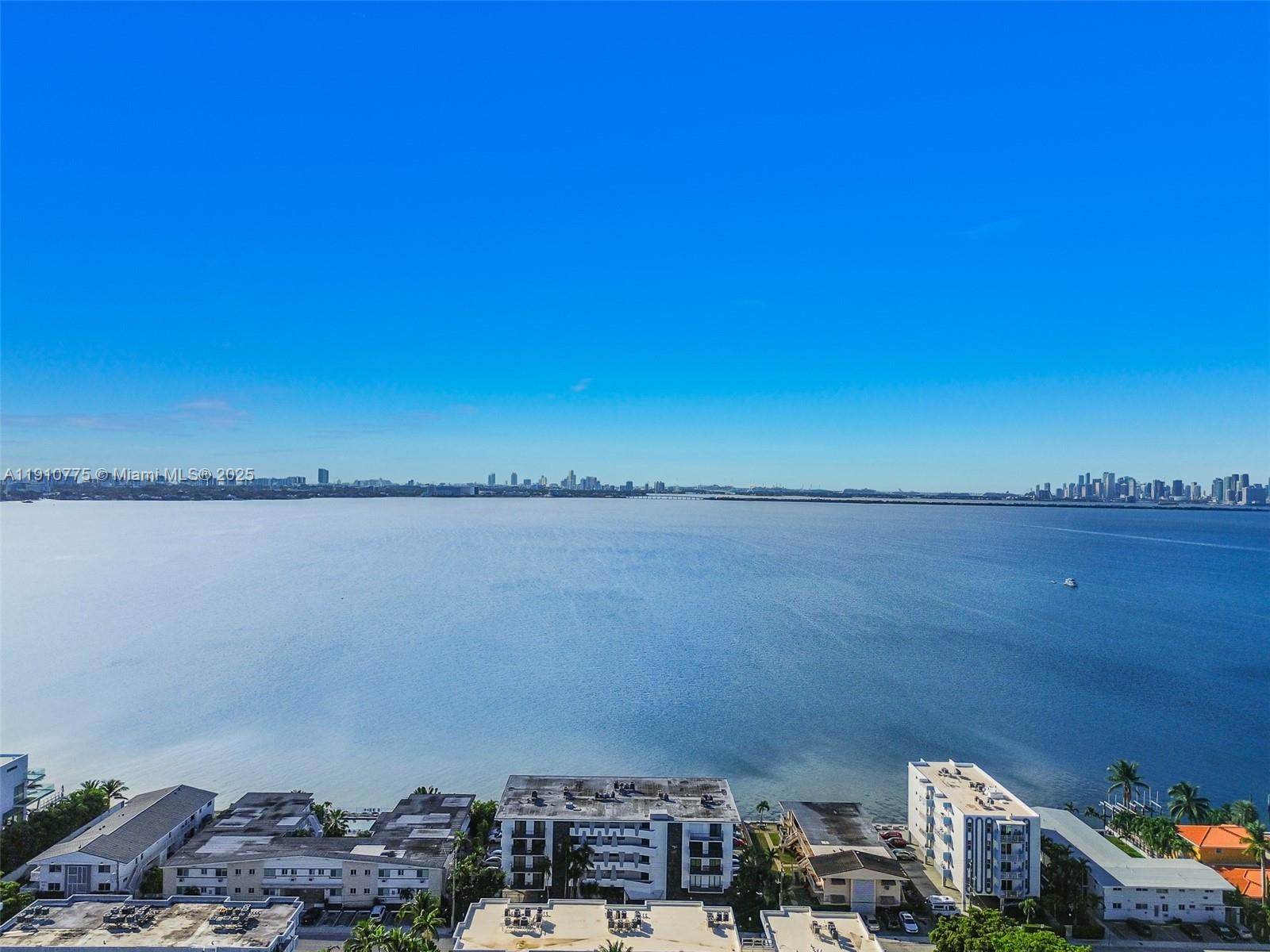 CASA DEL REY CONDO - Residential